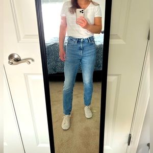 H&M Slim straight, High waist; Ankle-length Jeans; Size 4; Light wash; Like new